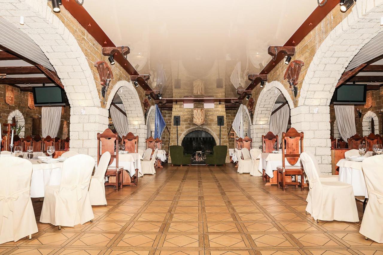 Hotel Fortetsya Hetmana Hatne Buitenkant foto