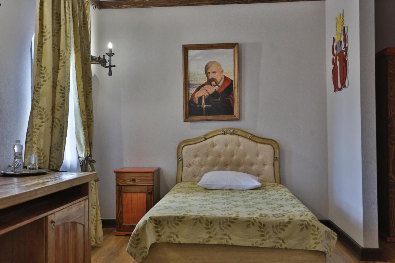 Hotel Fortetsya Hetmana Hatne Buitenkant foto