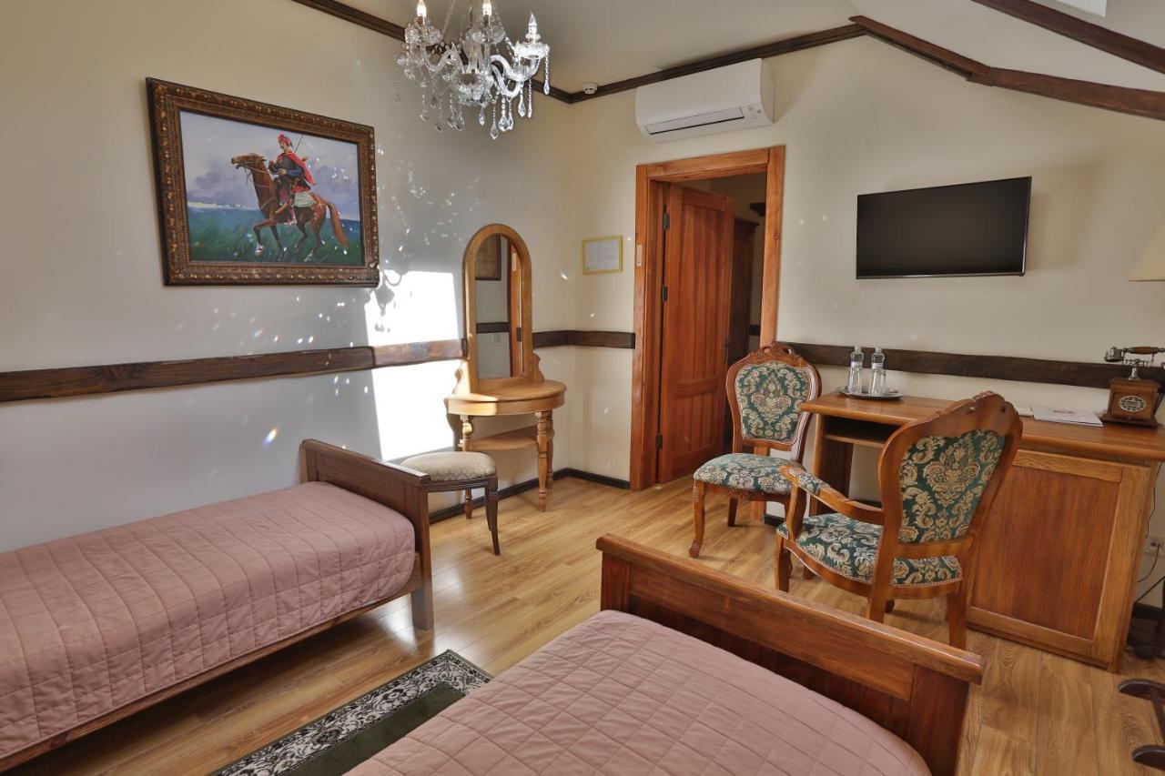 Hotel Fortetsya Hetmana Hatne Buitenkant foto